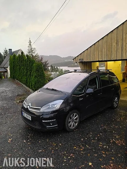 Citroen Grand C4 Picasso 2011 photo 2