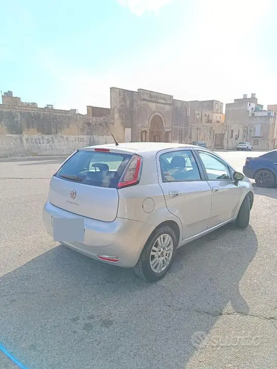 Fiat Punto 2012 photo 3