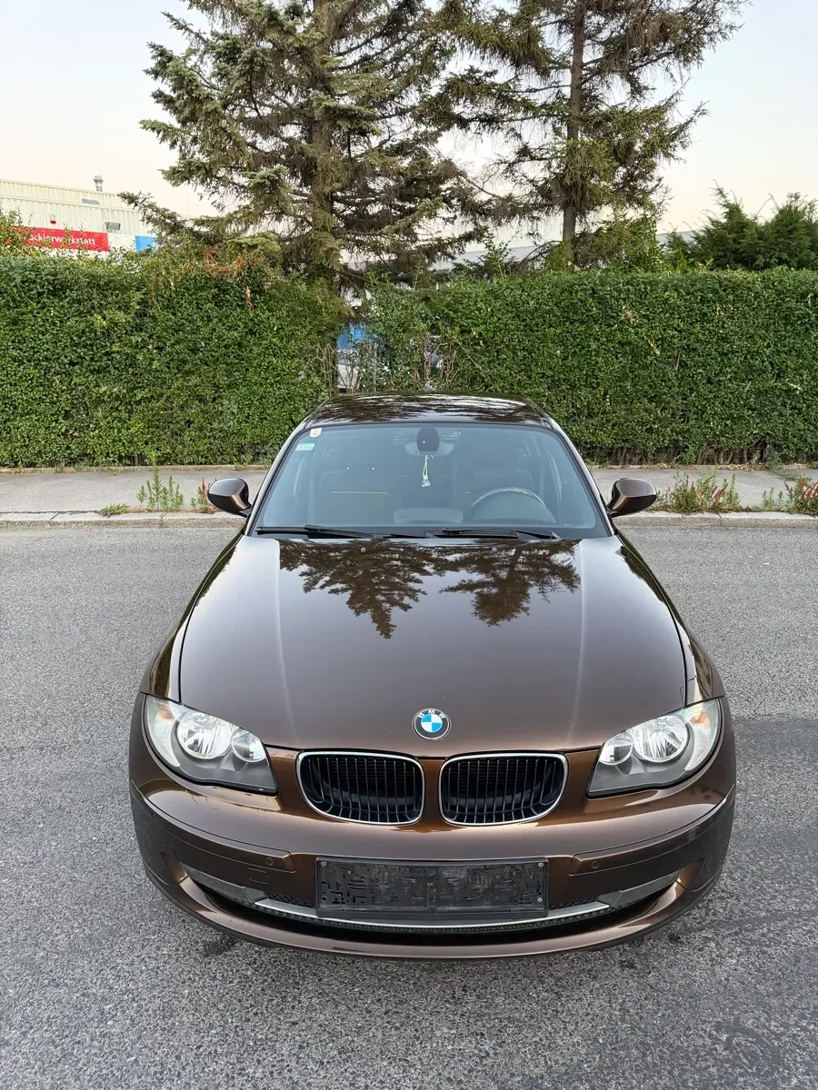 BMW 1 Series 2009 photo 2