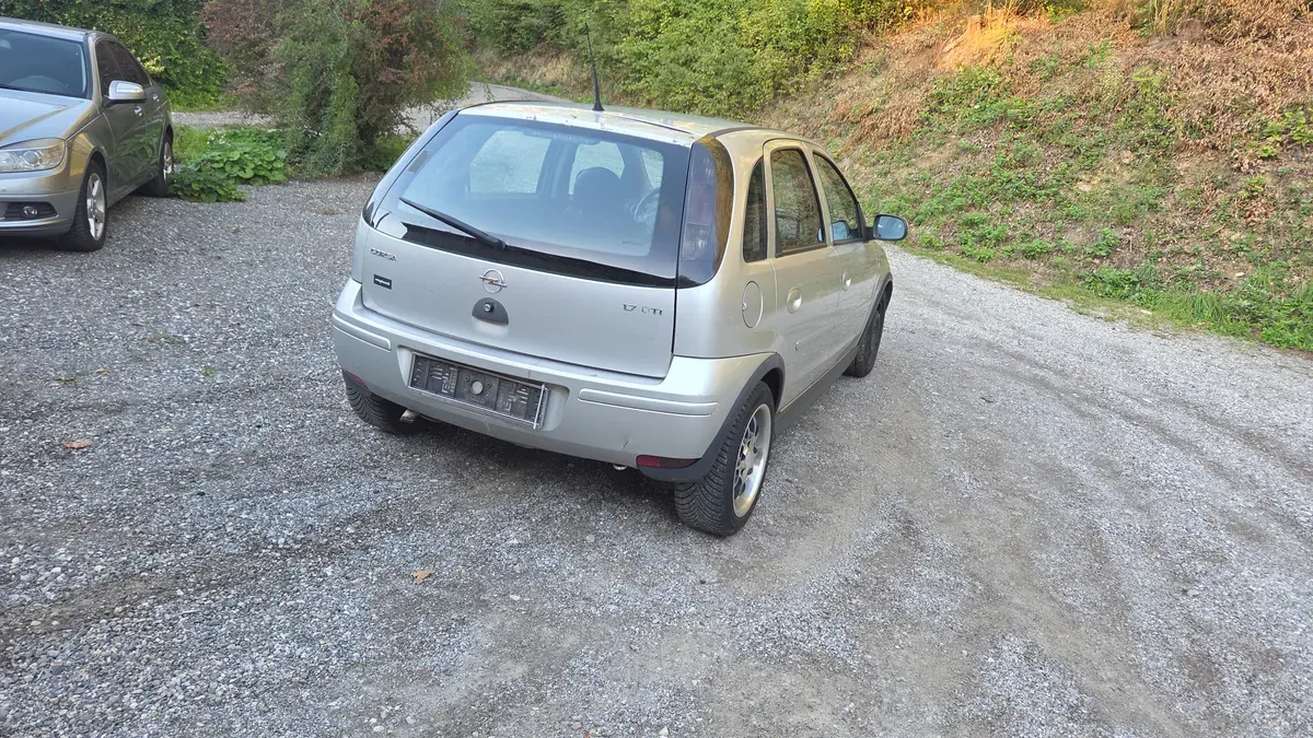 Opel Corsa 2005 photo 2