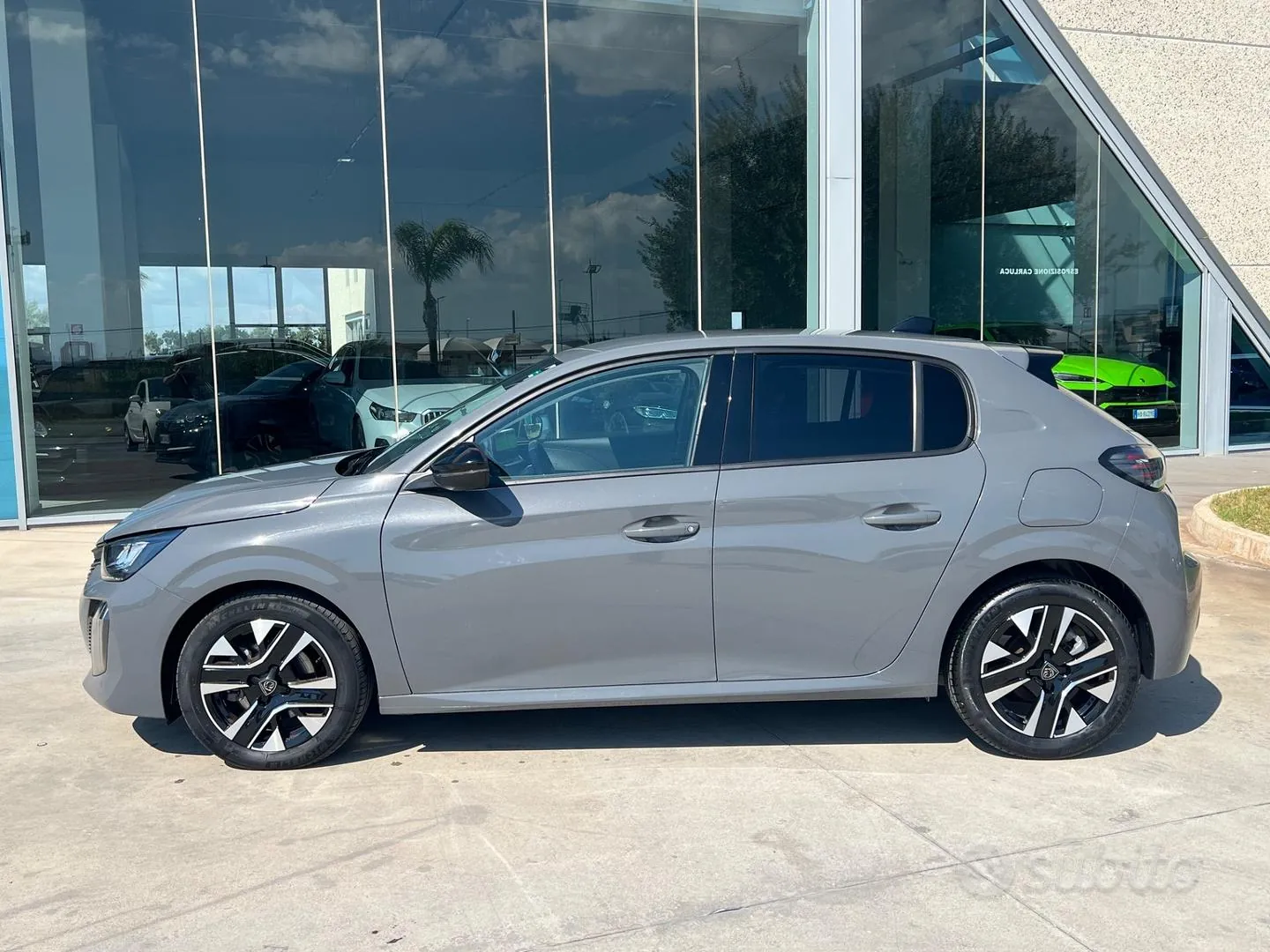 Peugeot 208 2024 photo 2