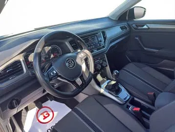Volkswagen T-Roc 2022 photo 2