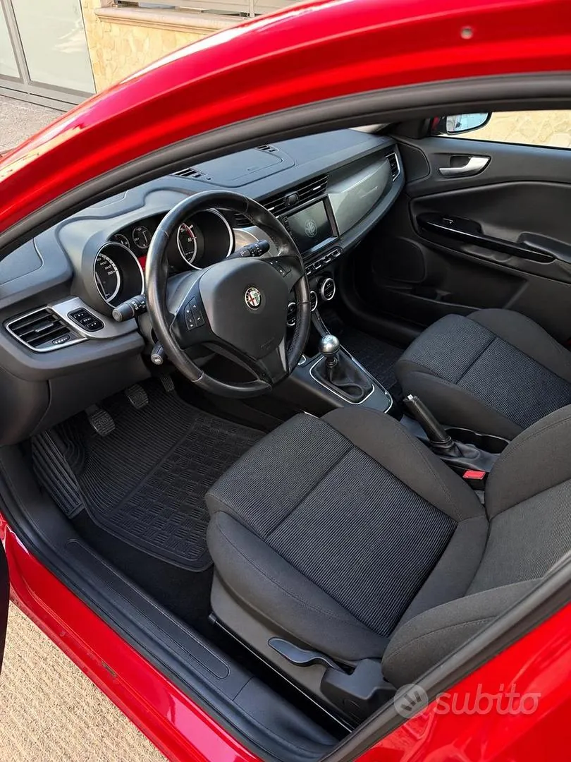 Alfa Romeo Giulietta 2012 photo 5