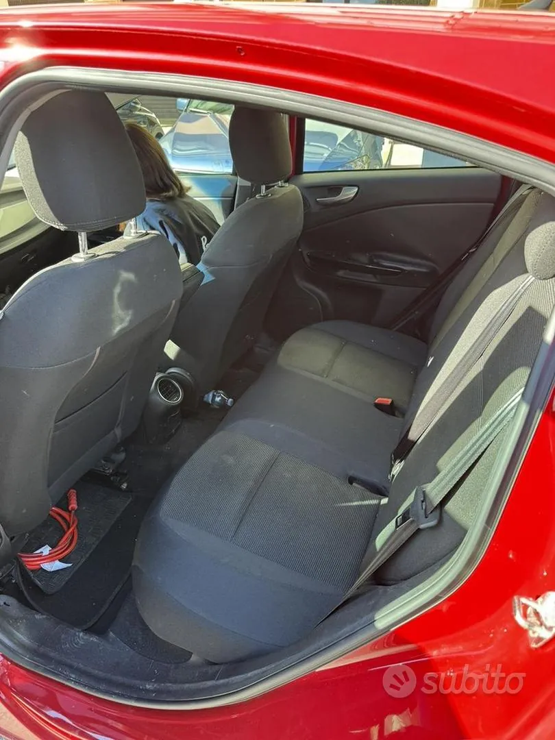 Alfa Romeo Giulietta 2012 photo 3