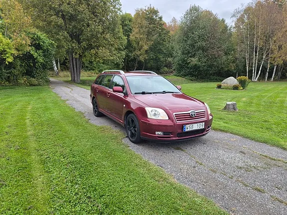 Toyota Avensis 2005 photo 2