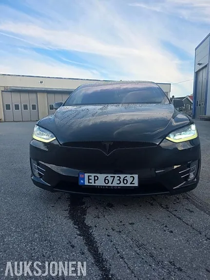 Tesla Model X 2018 photo 2