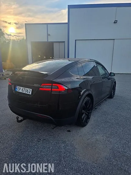 Tesla Model X 2018 photo 5