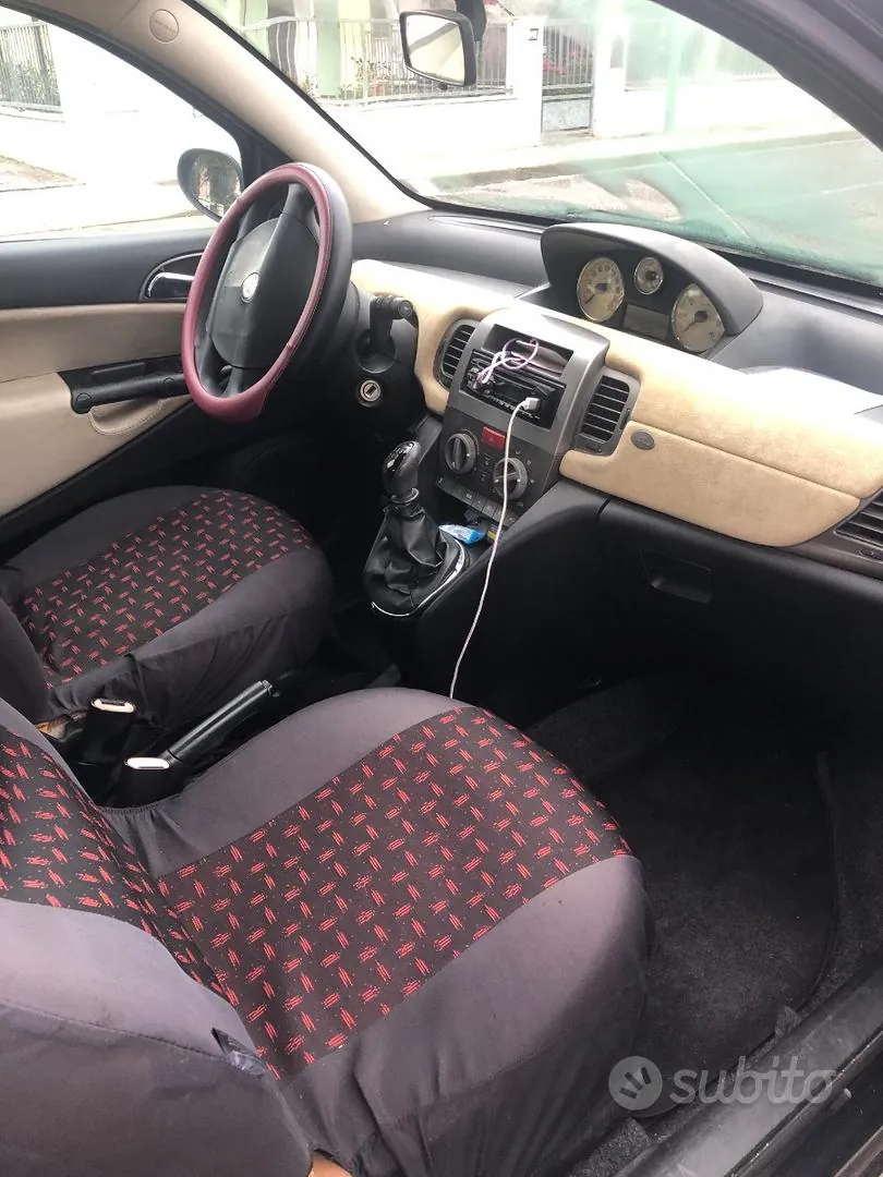 Lancia Y 2005 photo 3