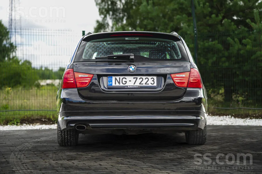 BMW 318 2010 photo 5