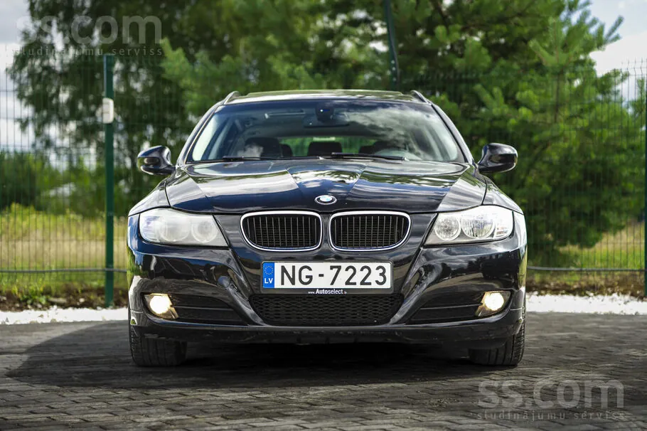 BMW 318 2010 photo 2