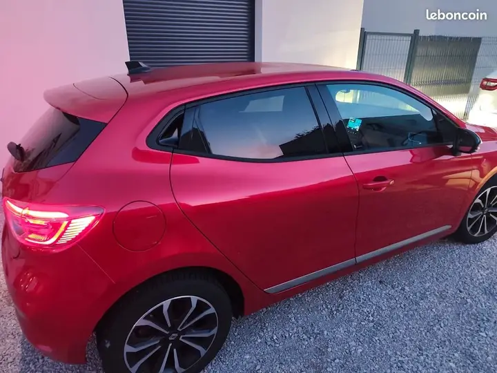 Renault Clio 2023 photo 2