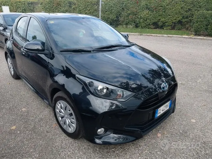 Toyota Yaris 2022 photo 2