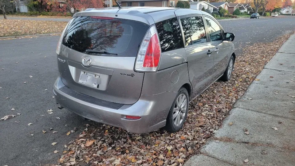 Mazda 5 2010 photo 2