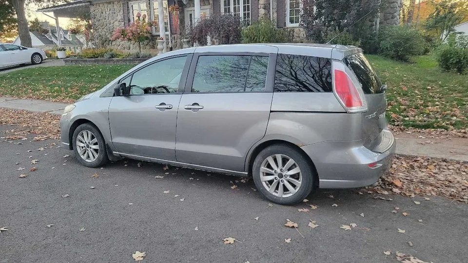 Mazda 5 2010 photo 3