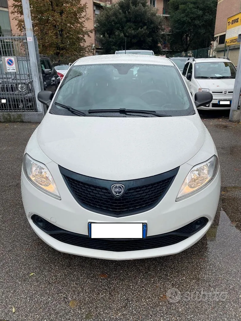 Lancia Ypsilon