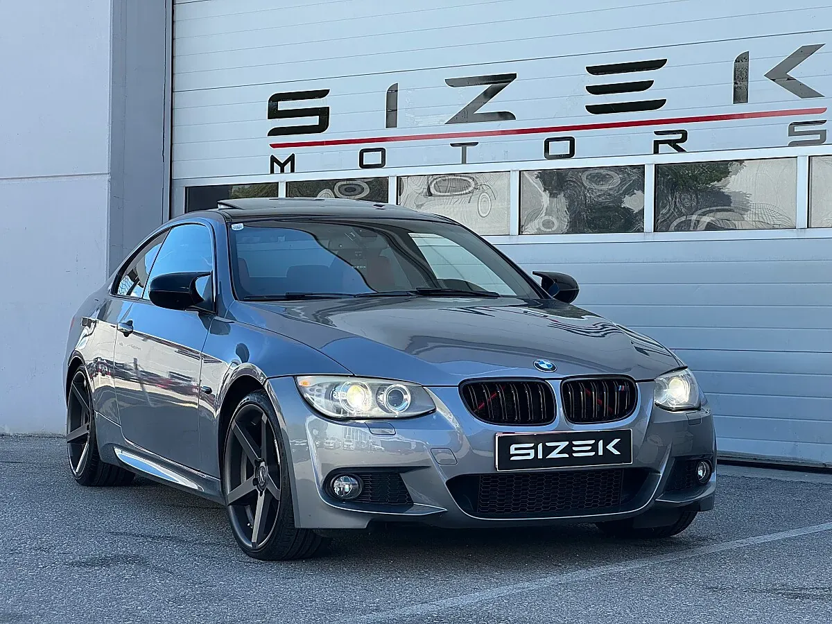 BMW 3 Series 2011 photo 2