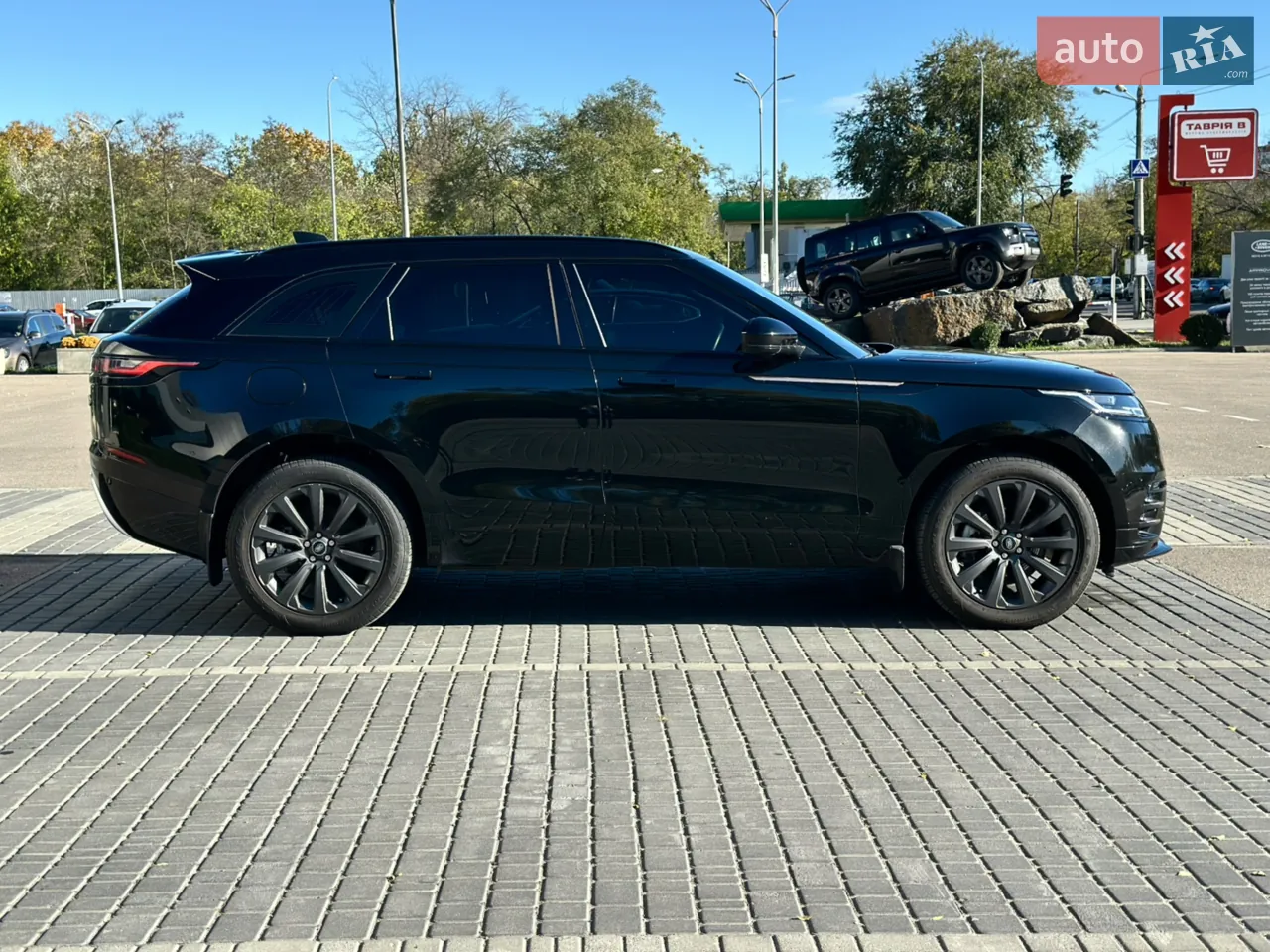Land Rover Range Rover Velar 2023 photo 4