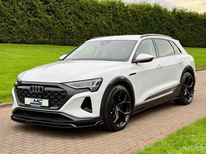 Audi Q8 2023 photo 2