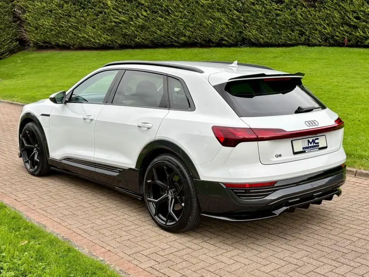 Audi Q8 2023 photo 5