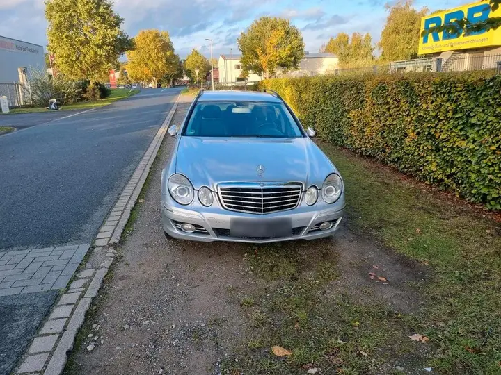 Mercedes-Benz W211