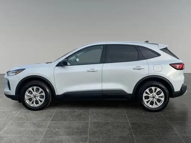 Ford Escape 2025 photo 2
