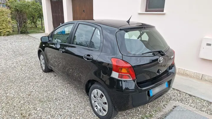 Toyota Yaris 2009 photo 3