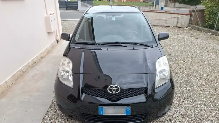 Toyota Yaris 2009 photo 2