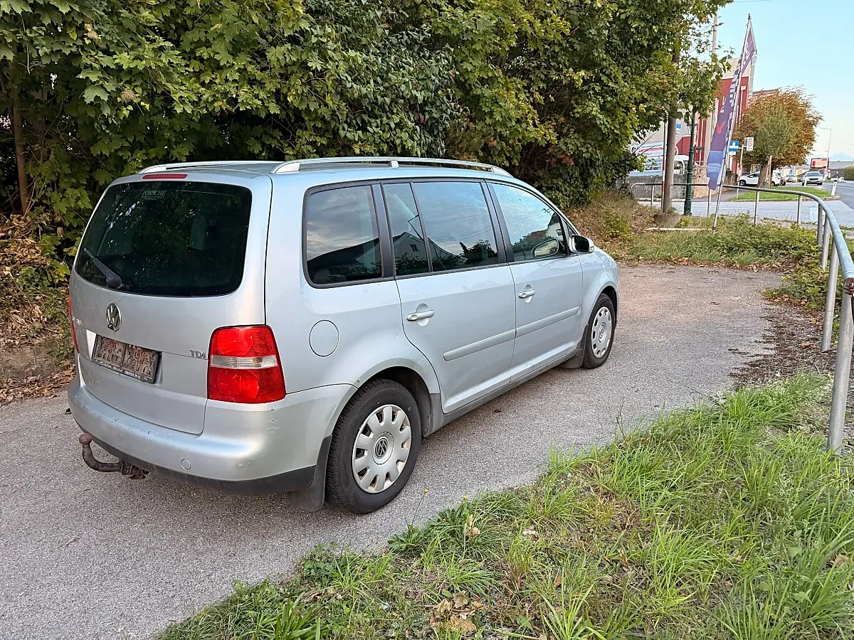 Volkswagen Touran 2004 photo 2