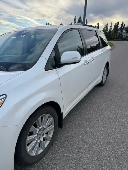 Toyota Sienna 2015 photo 4