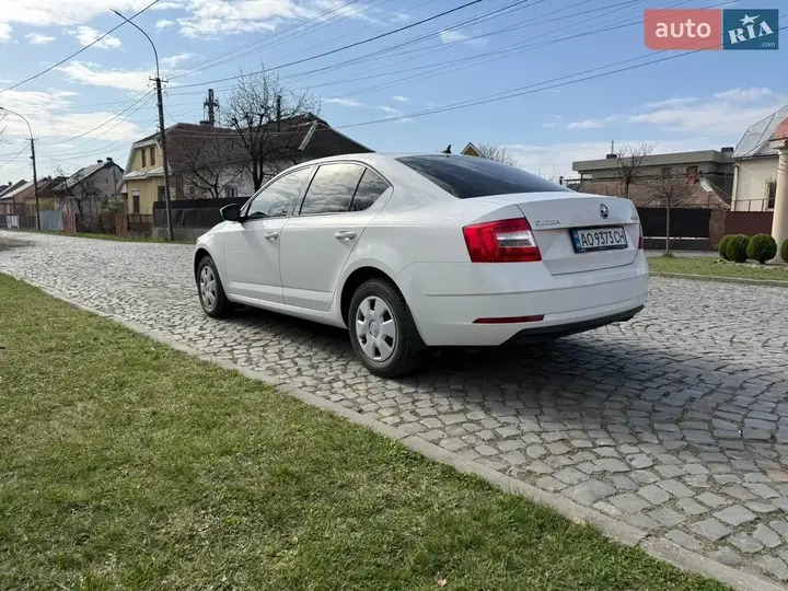 Skoda Octavia 2019 photo 2