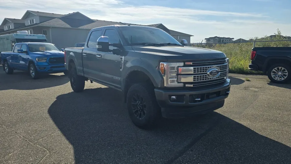 Ford Super Duty F-350 2017 photo 2