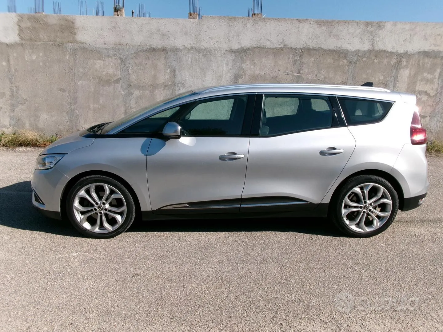 Renault Grand Scenic 2018 photo 4