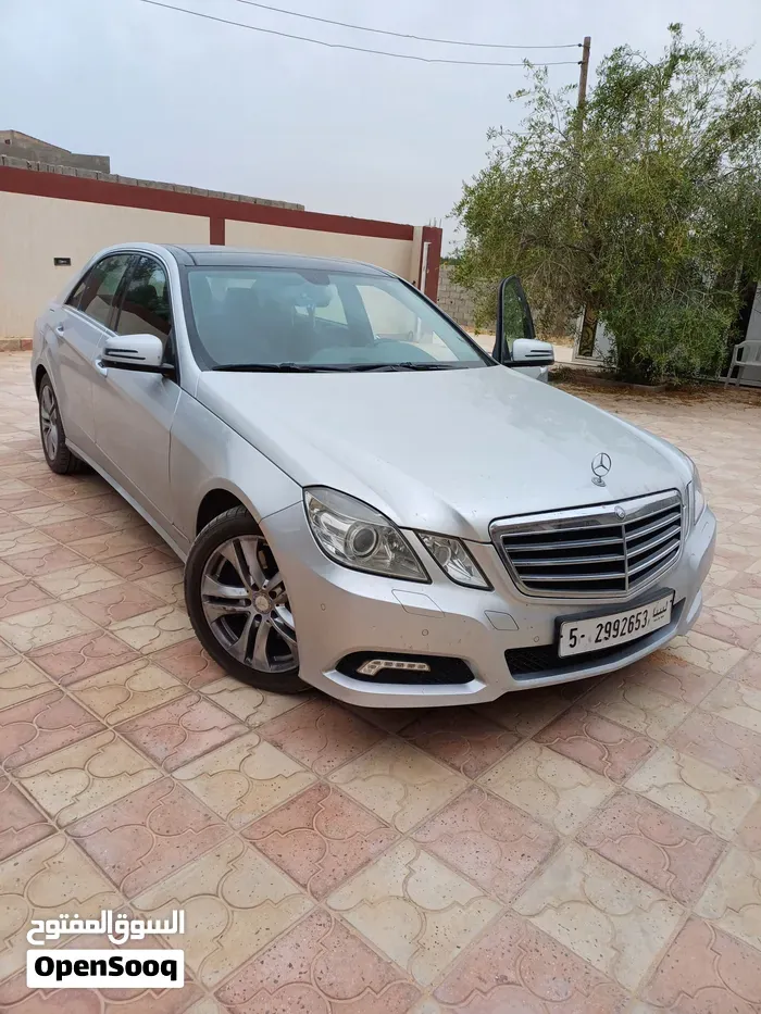 Mercedes-Benz E-Class 2011 photo 4