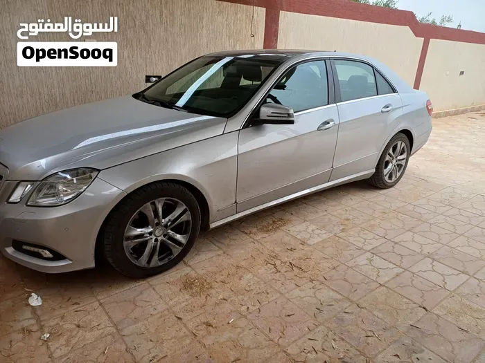 Mercedes-Benz E-Class 2011 photo 2