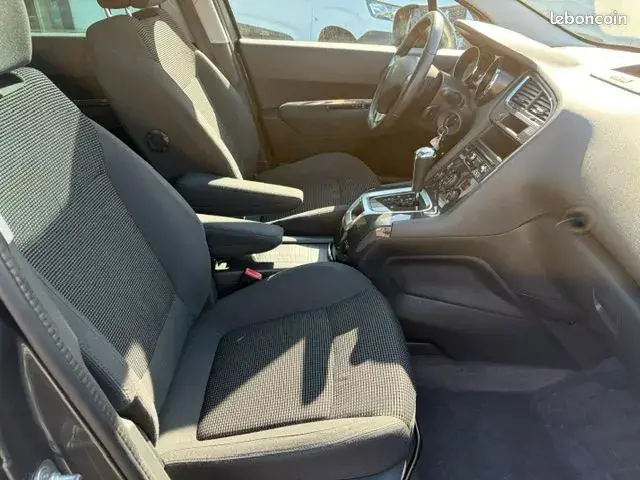 Peugeot 5008 2015 photo 4