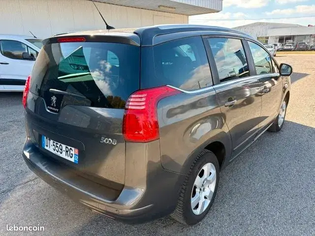 Peugeot 5008 2015 photo 2