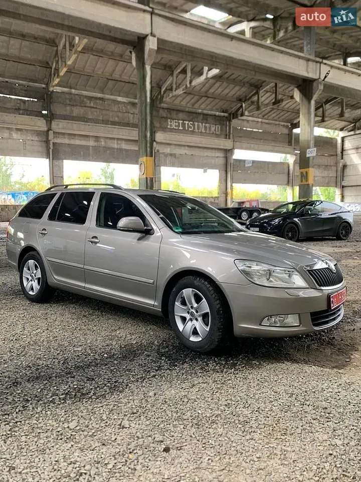 Skoda Octavia 2009 photo 2