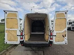 Renault Mit Allen Maschinen, Die Sie Für Den Tiefbau Benötigen.