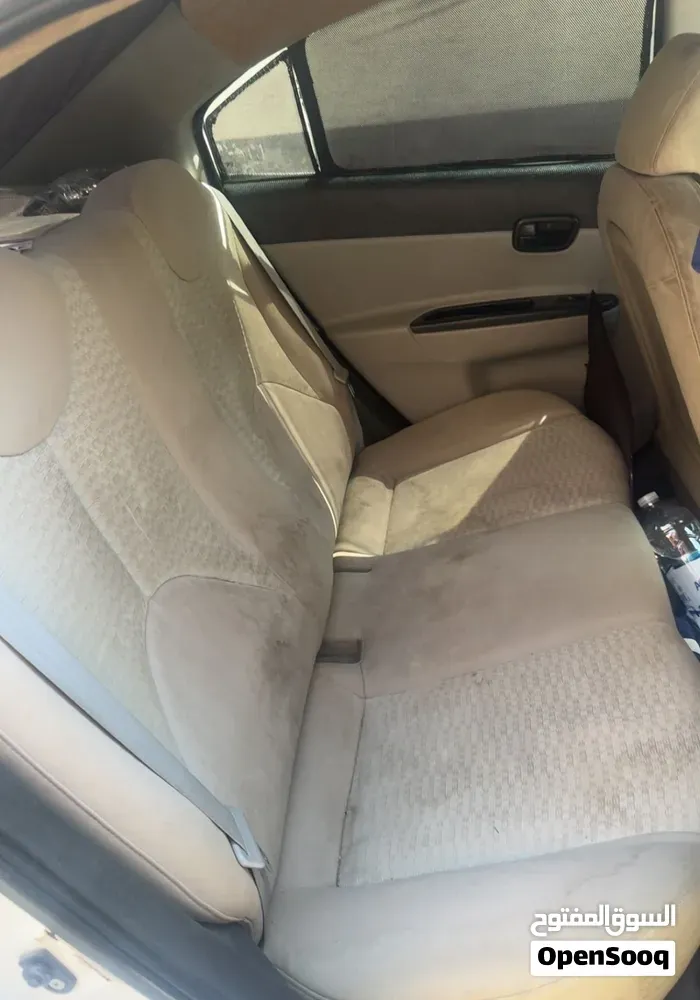 Hyundai Accent 2010 photo 3