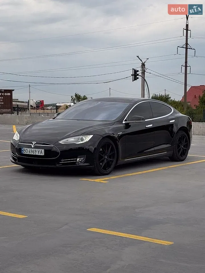 Tesla Model S 2015 photo 2