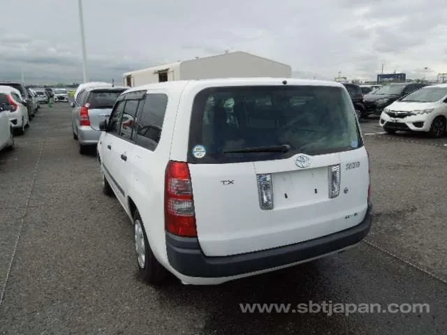 Toyota Succeed 2013 photo 3