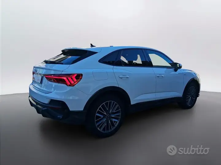 Audi Q3 2022 photo 2