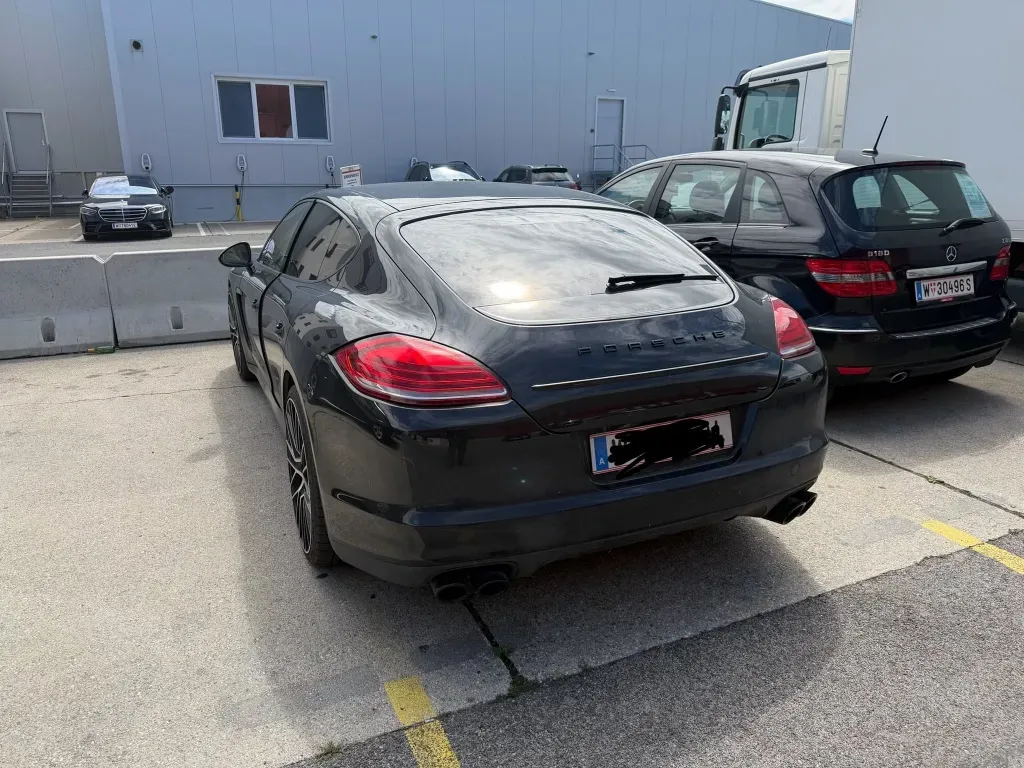 Porsche Panamera 2012 photo 3