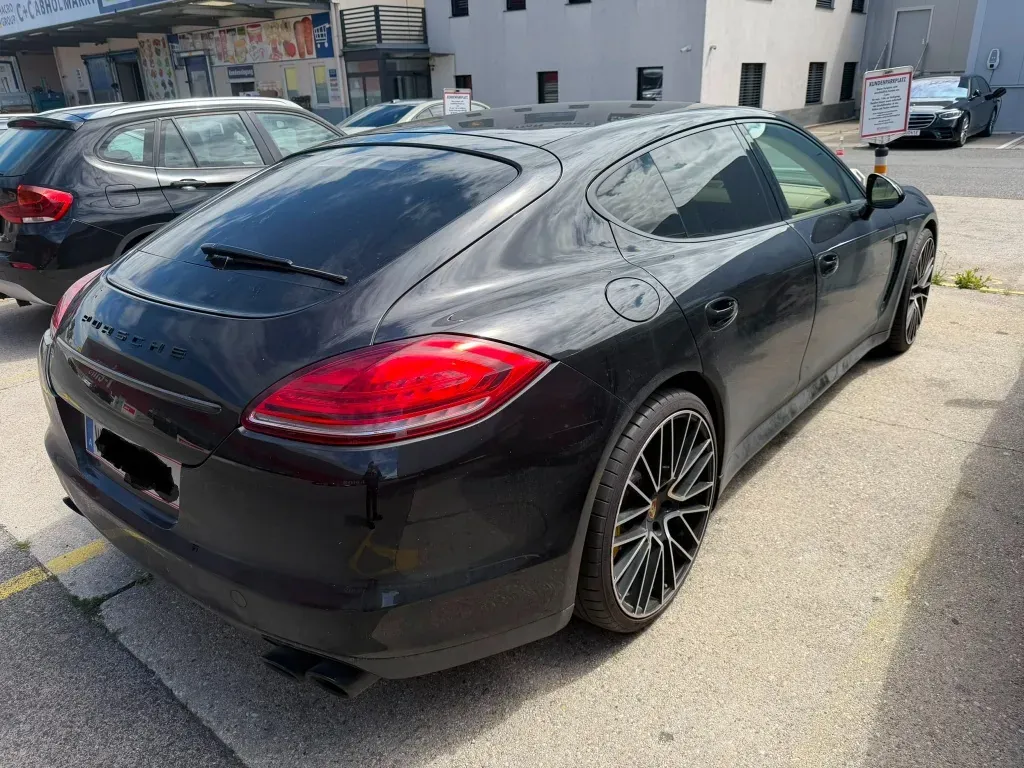 Porsche Panamera 2012 photo 2