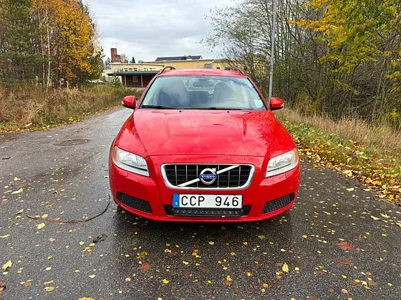 Volvo V70 2010 photo 2