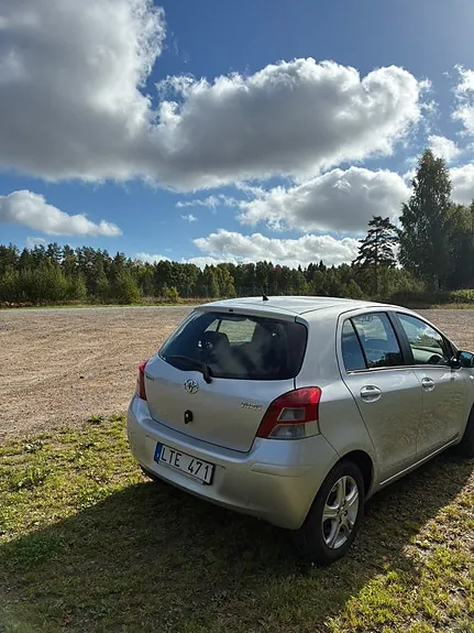 Toyota Yaris 2011 photo 3