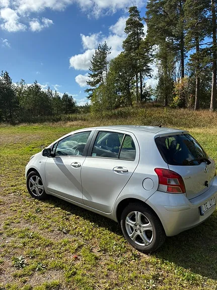Toyota Yaris 2011 photo 2