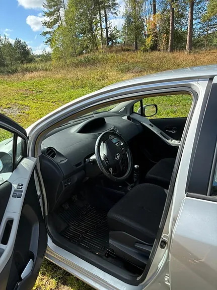 Toyota Yaris 2011 photo 4