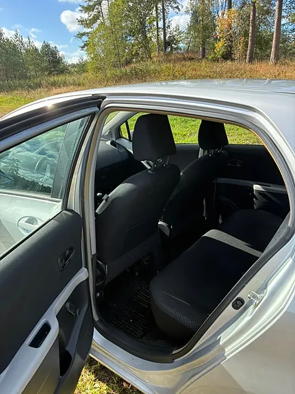 Toyota Yaris 2011 photo 5