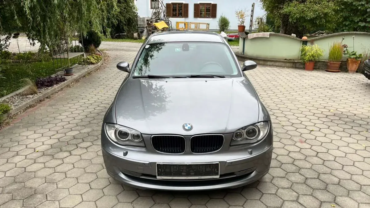 BMW 1 Series 2009 photo 2